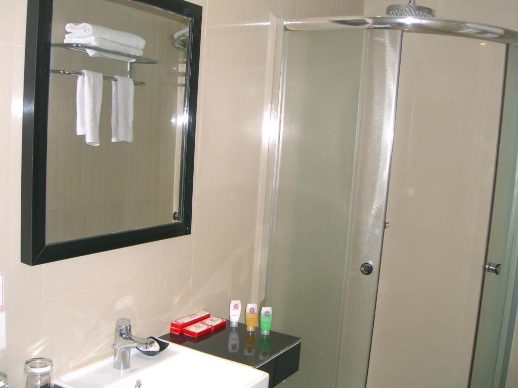 Dragon Inn Kendari Bagian luar foto