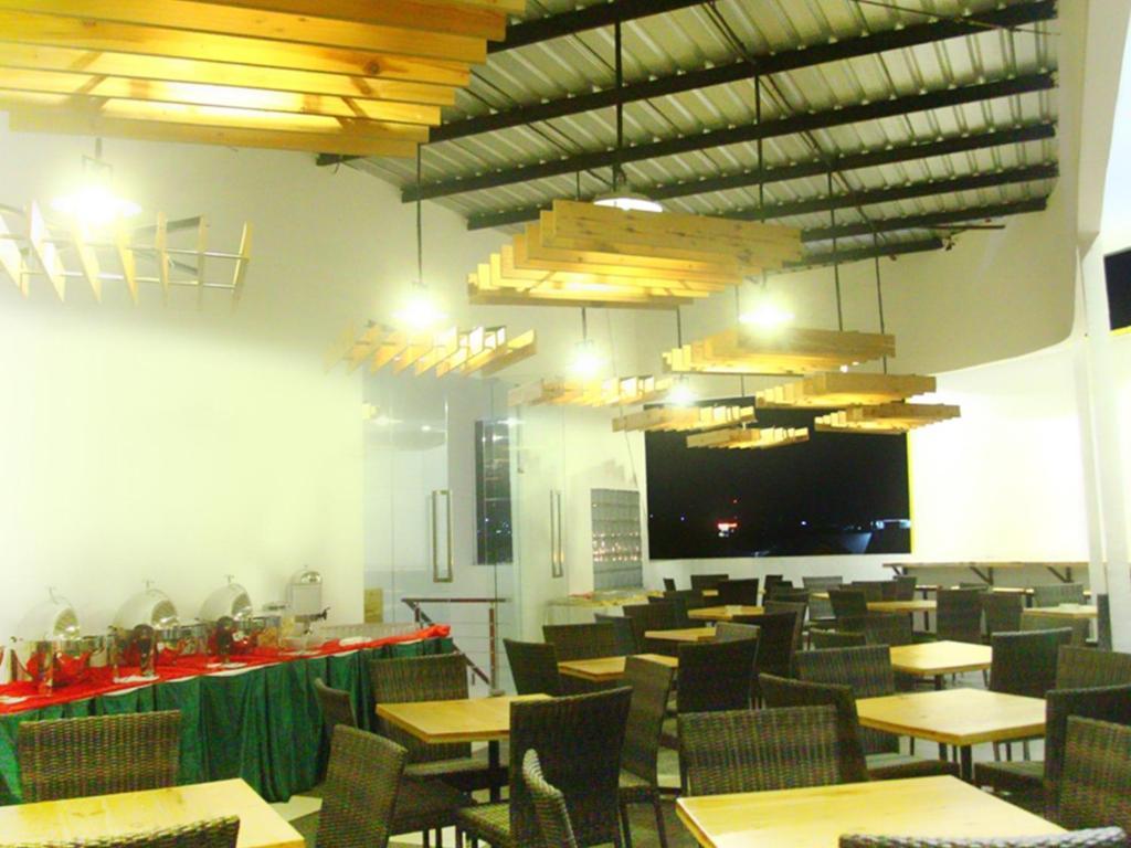 Dragon Inn Kendari Bagian luar foto