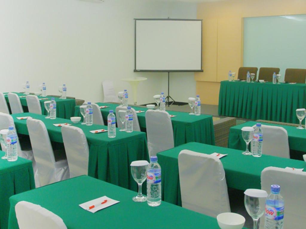 Dragon Inn Kendari Bagian luar foto
