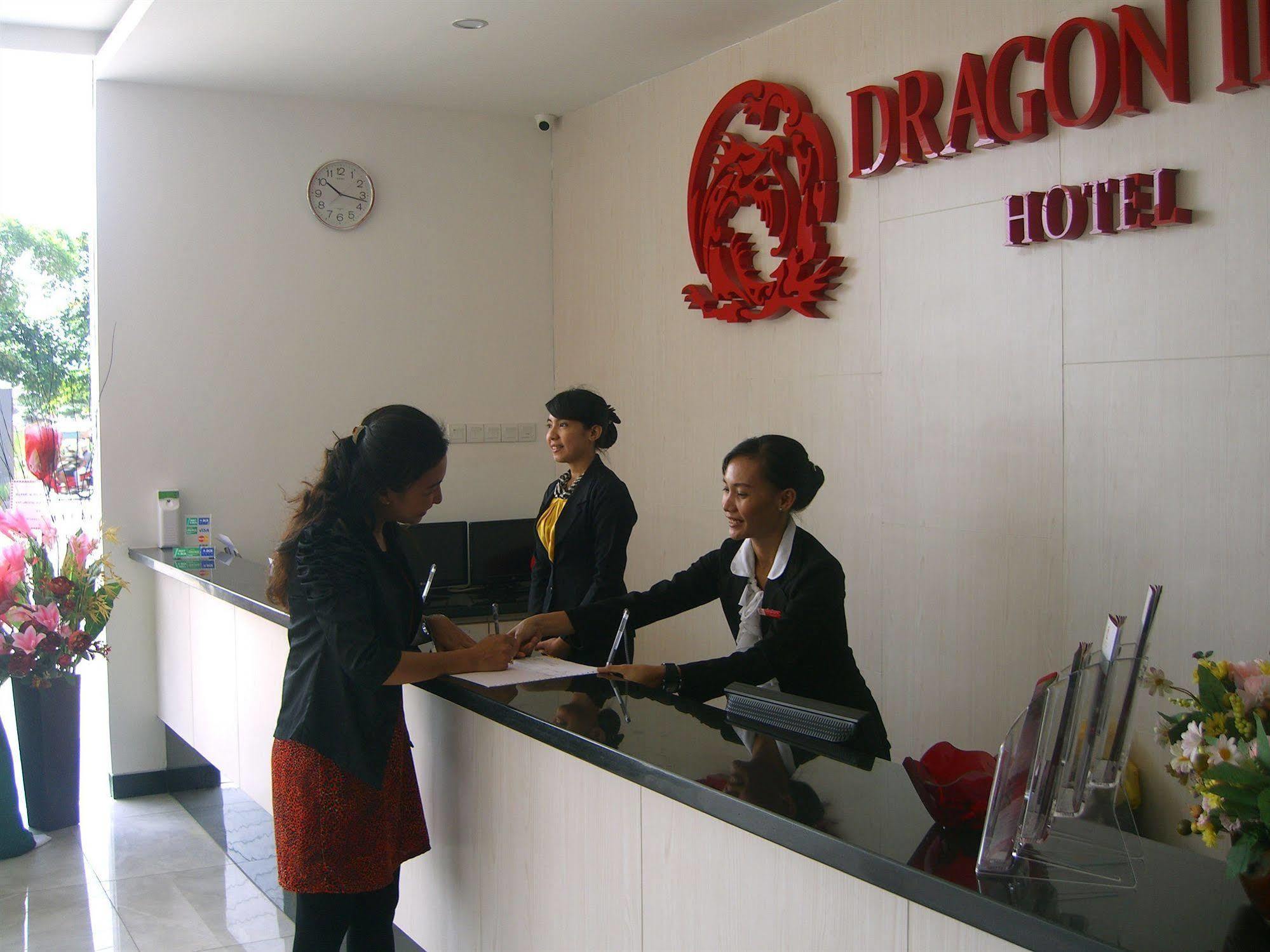 Dragon Inn Kendari Bagian luar foto