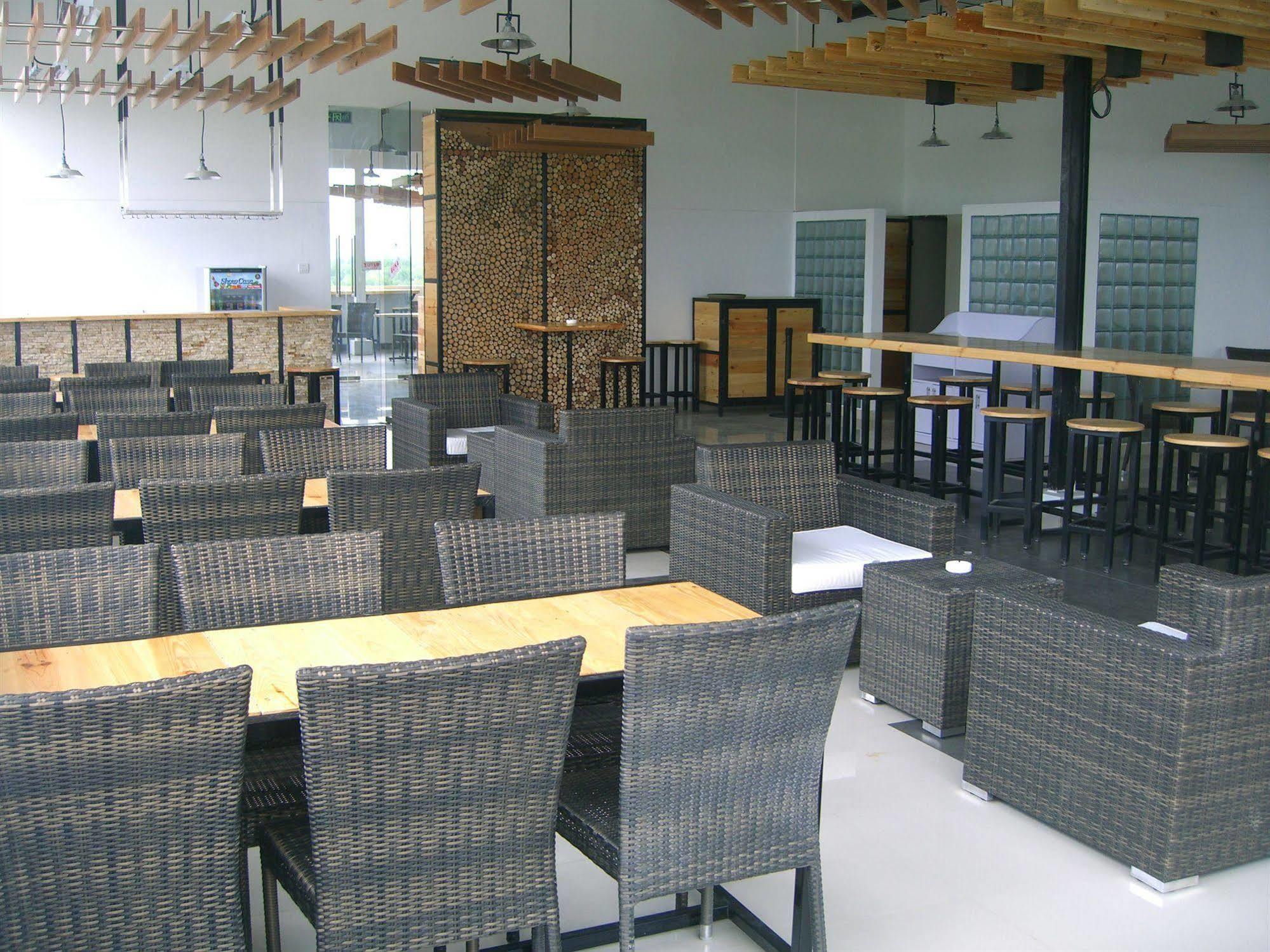 Dragon Inn Kendari Bagian luar foto