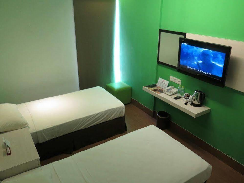 Dragon Inn Kendari Bagian luar foto