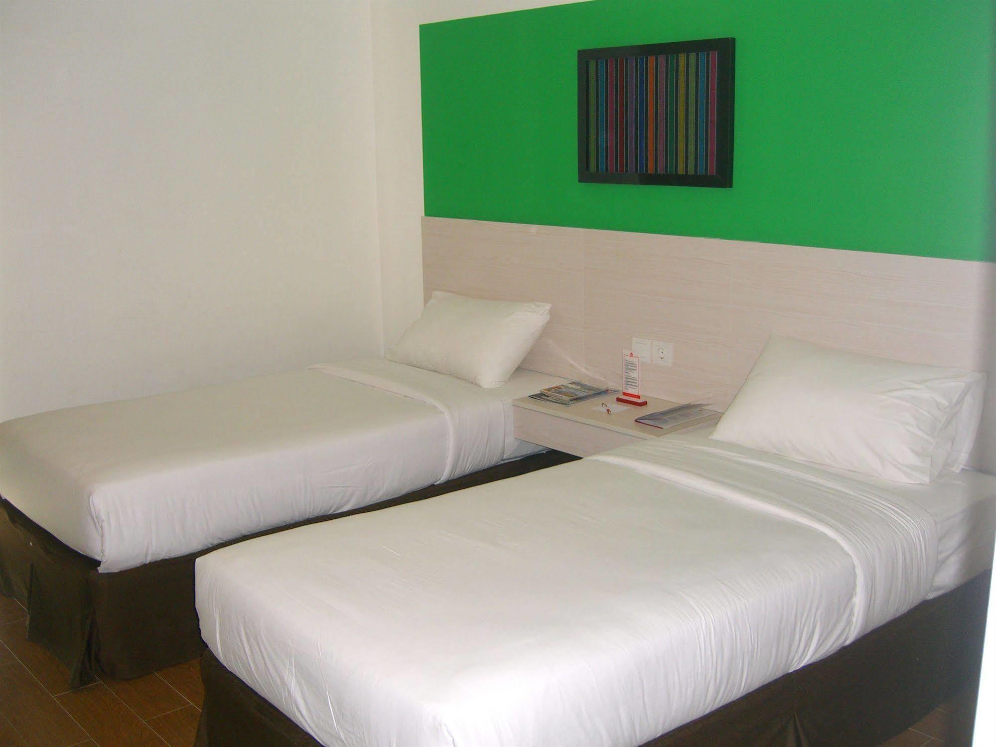 Dragon Inn Kendari Bagian luar foto
