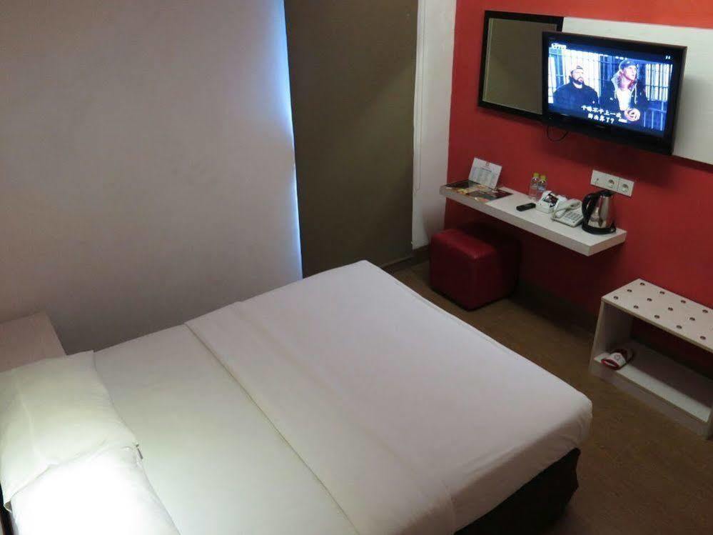 Dragon Inn Kendari Bagian luar foto