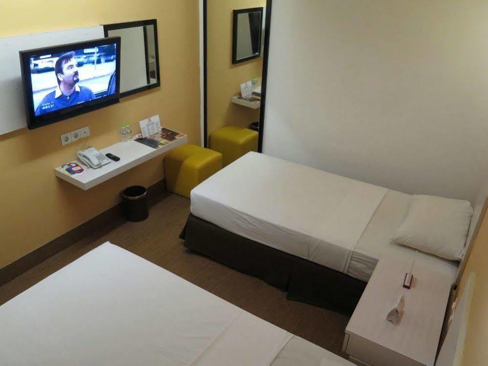 Dragon Inn Kendari Bagian luar foto